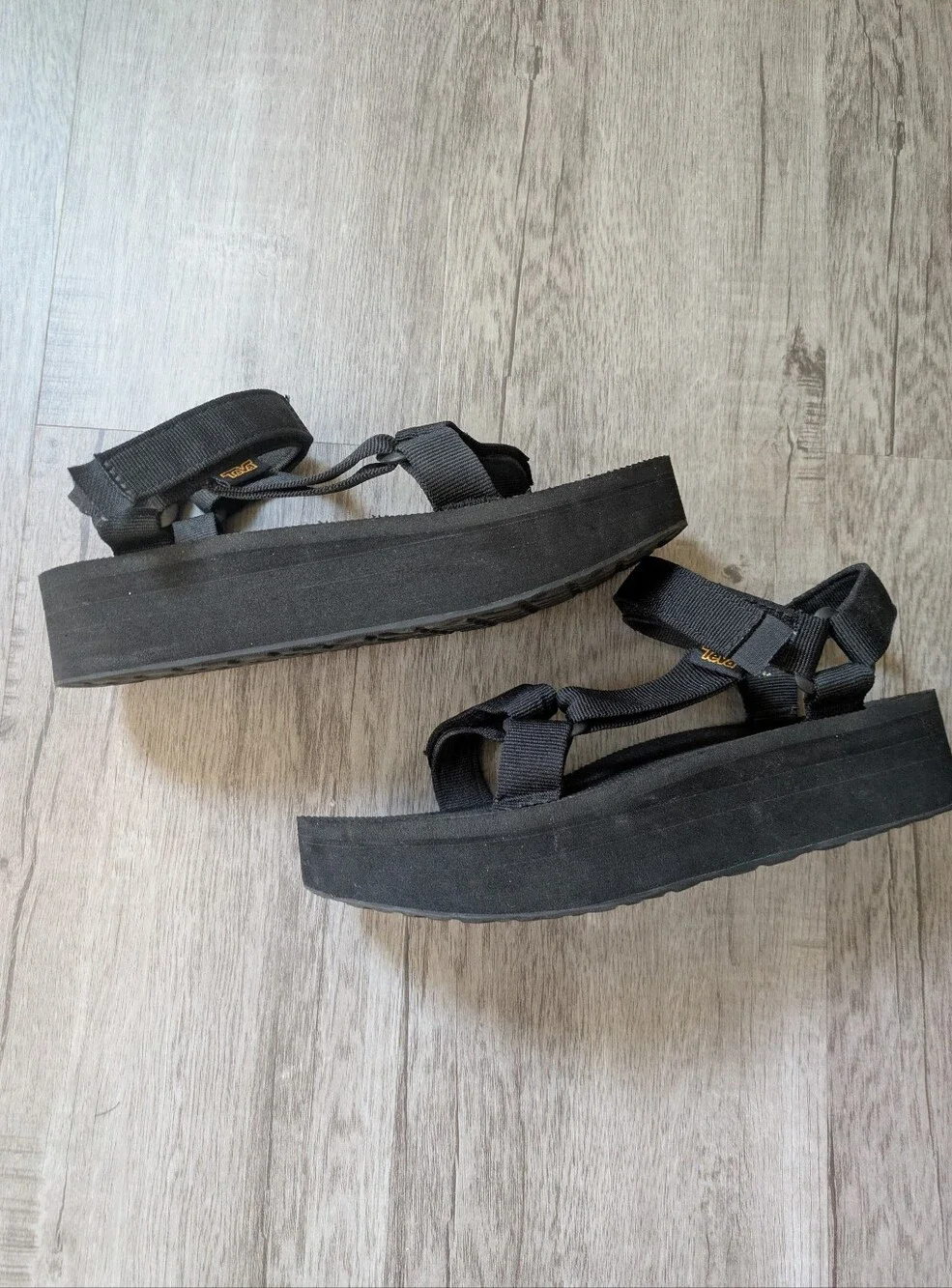 Teva Women's Black Flatform Universal Size 8